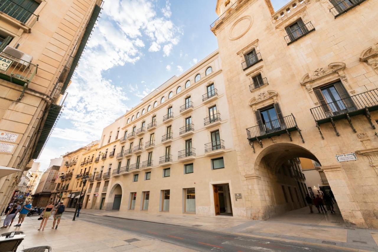 Eurostars Portico อาลิกันเต ภายนอก รูปภาพ The Palau de la Generalitat, seat of the Government of the Balearic Islands.