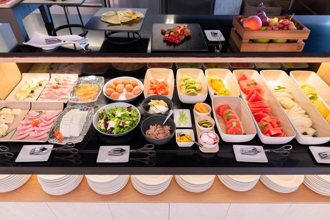Eurostars Portico อาลิกันเต ภายนอก รูปภาพ A buffet at a hotel