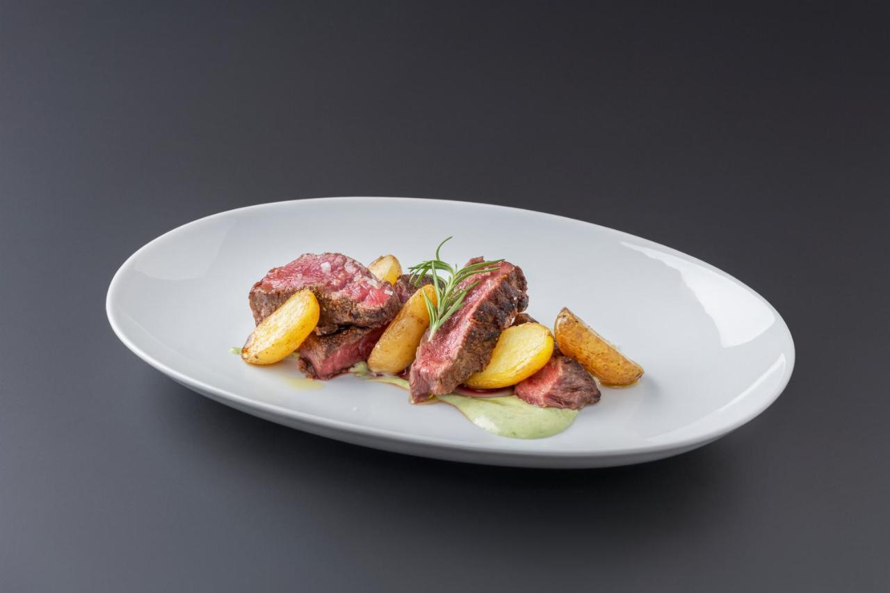 Eurostars Portico อาลิกันเต ภายนอก รูปภาพ A steak with potatoes
